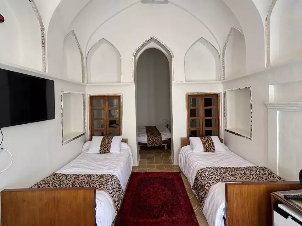 https://cdn.alibaba.ir/ostorage/hotel-accommodation-images/687c92a2ac13a7ed0d855a29_چهار تخته وزیری vip (1).webp